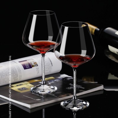 クリスタルガラスのワーリングデキャンタ、シルバーとゴールドのベースとワインゴブレットセット付き