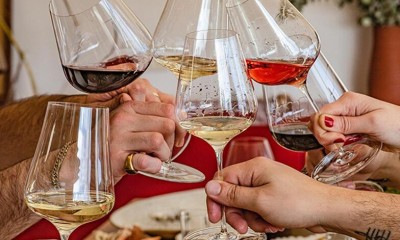 Difference between red wine glasses and white wine glasses?