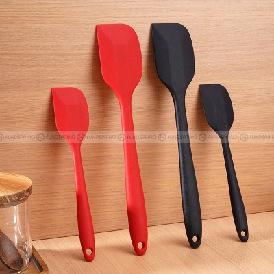 Versatile Silicone Baking Tools: Set of 4 Cake Cream Spatulas for Effortless Mixing Versatile Silicone Baking Tools: Set of 4 Cake Cream Spatulas for Effortless Mixing