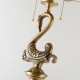 貝殻のランプシェードとソリッド真鍮の白鳥または女神のランプスタンドが付
